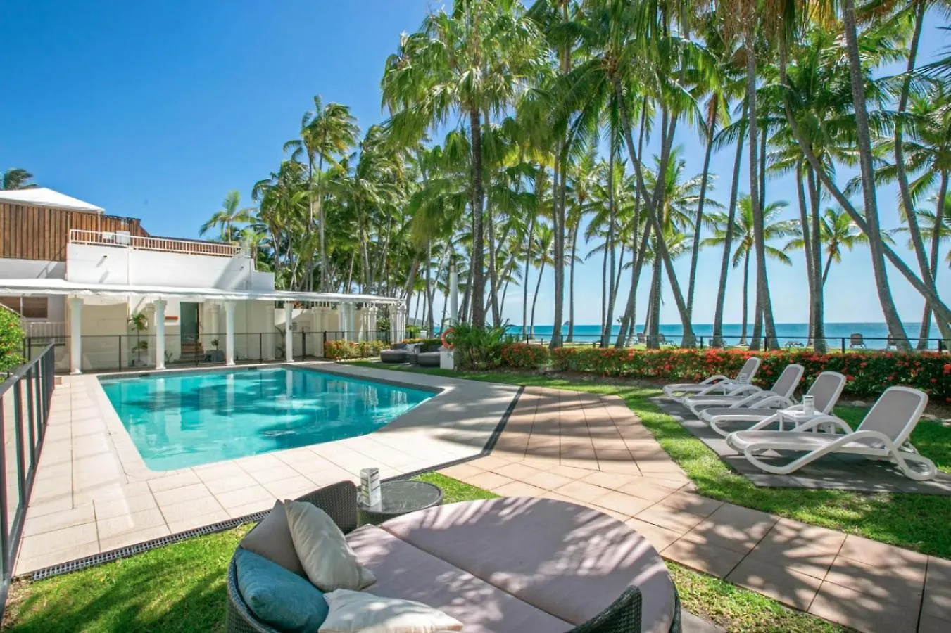 Apartment Alamanda Suite 43 Beachfront Accomodation Palm Cove
