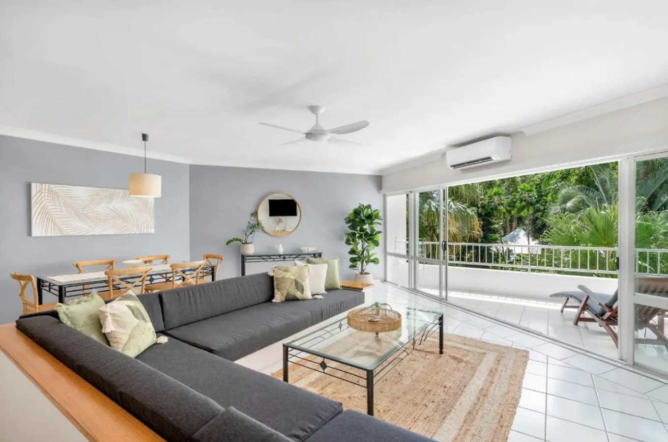 Alamanda Suite 43 Beachfront Accomodation Palm Cove Australia